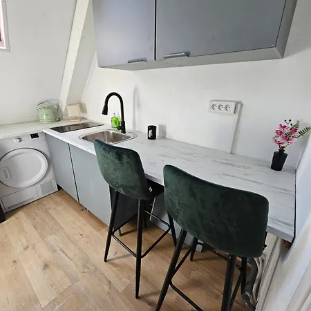 Sauna Commun Et Privee A 50 M De La Salle De Bain Et Cuisine Commune *