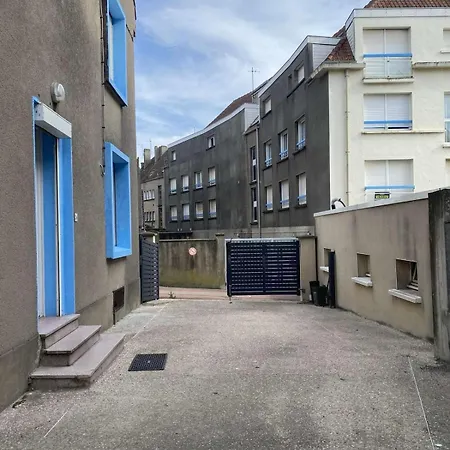 Privée à 50 M De La Salle De Bain Et Cuisine Commune *