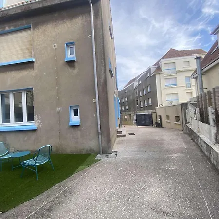 Privée à 50 M De La Salle De Bain Et Cuisine Commune Apartamento