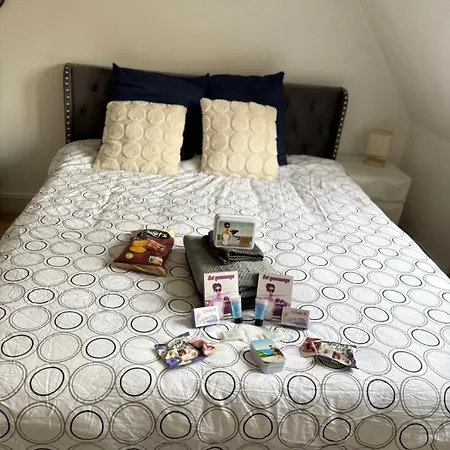 Privée à 50 M De La Salle De Bain Et Cuisine Commune Apartamento *