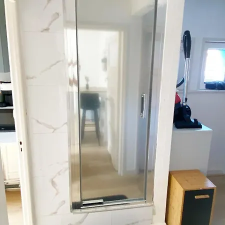 Privée à 50 M De La Salle De Bain Et Cuisine Commune Apartamento Le Portel