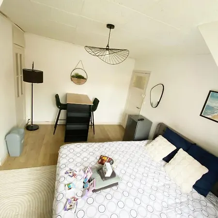 Privée à 50 M De La Salle De Bain Et Cuisine Commune Le Portel