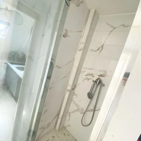 Privée à 50 M De La Salle De Bain Et Cuisine Commune * Le Portel